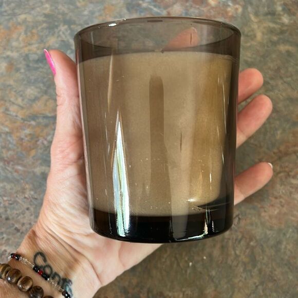 ARHAUS Sandalwood Leaf and Tobacco Candle 11 oz NEW - Picture 4 of 4